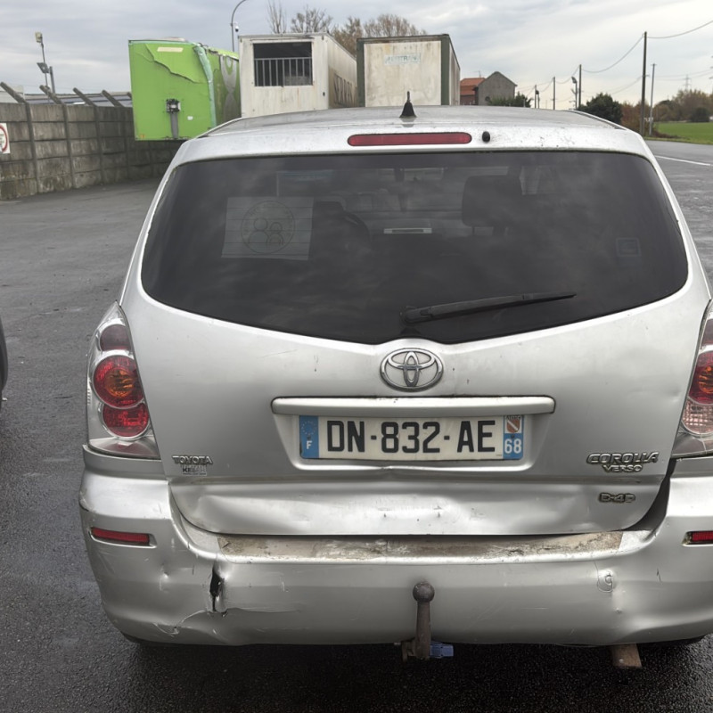 TOYOTA COROLLA VERSO 2 PHASE 1 2.2 D4D - 16V TURBO Photo n°5