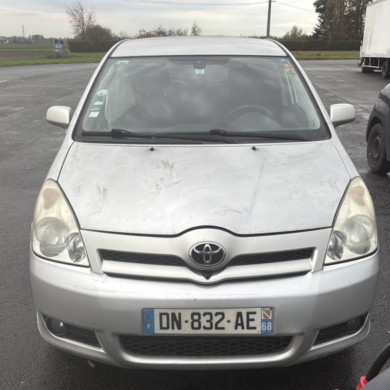 TOYOTA COROLLA VERSO 2 PHASE 1 2.2 D4D - 16V TURBO Photo n°7