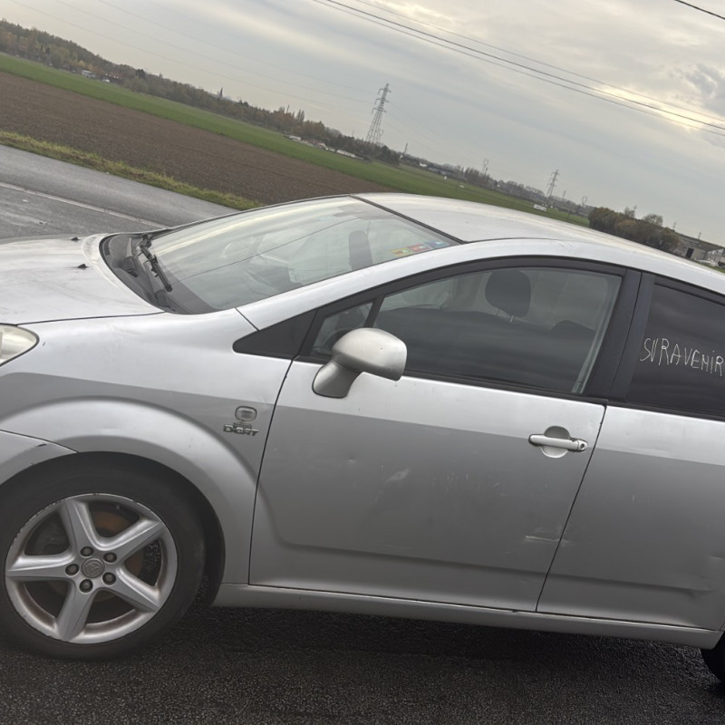 TOYOTA COROLLA VERSO 2 PHASE 1 2.2 D4D - 16V TURBO Photo n°8