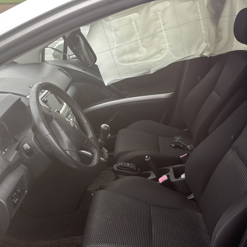 TOYOTA COROLLA VERSO 2 PHASE 1 2.2 D4D - 16V TURBO Photo n°12