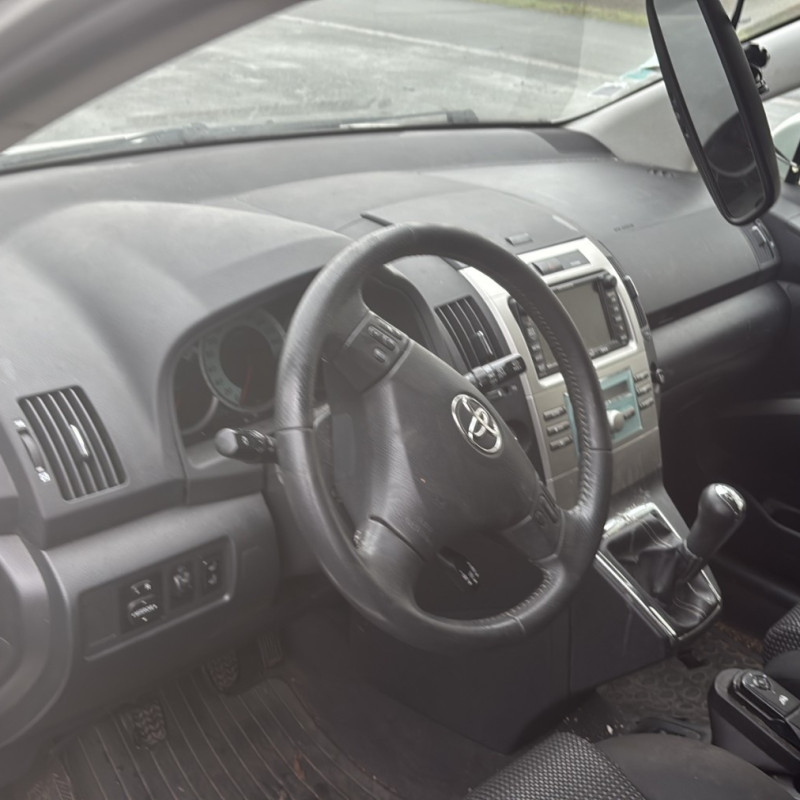 TOYOTA COROLLA VERSO 2 PHASE 1 2.2 D4D - 16V TURBO Photo n°13