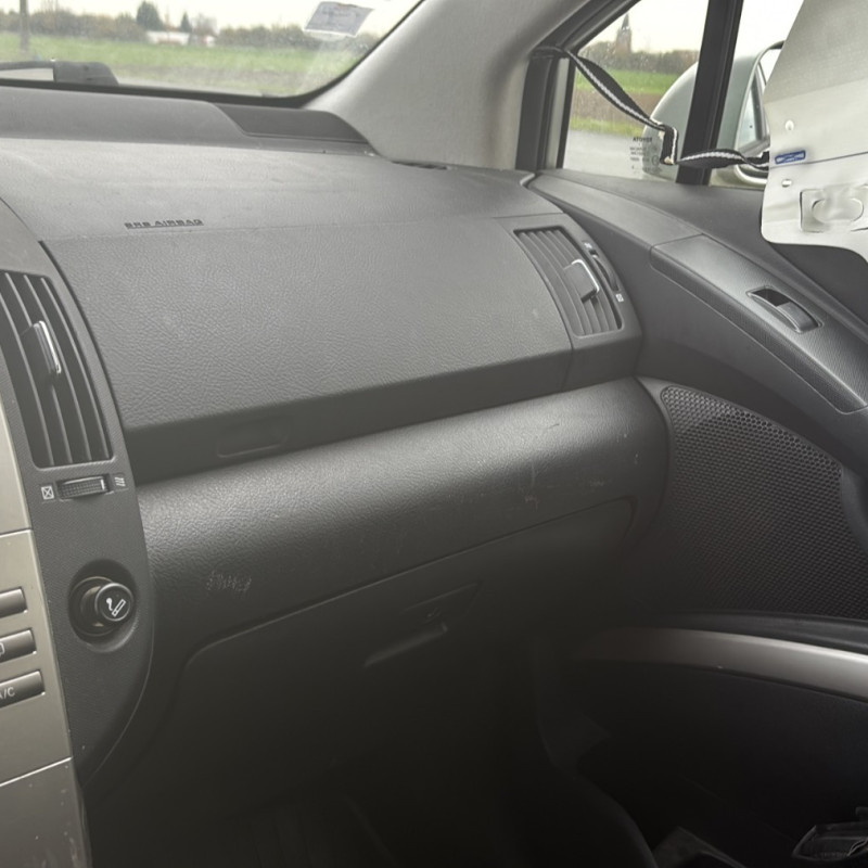 TOYOTA COROLLA VERSO 2 PHASE 1 2.2 D4D - 16V TURBO Photo n°19