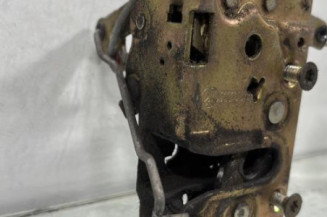 Serrure avant droit PEUGEOT 205