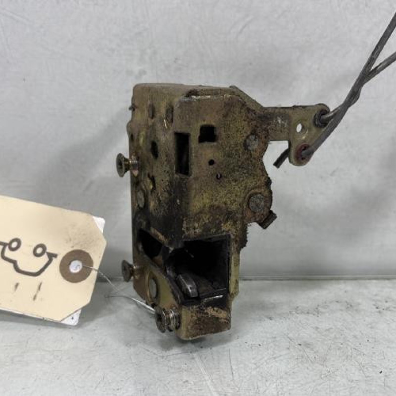 Serrure avant gauche PEUGEOT 205 Photo n°1