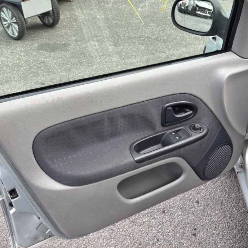 Custode arriere gauche (porte) RENAULT CLIO 2 Photo n°13
