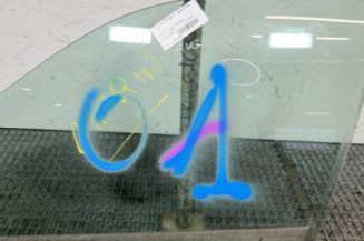 Vitre avant gauche RENAULT CLIO 2 Photo n°1