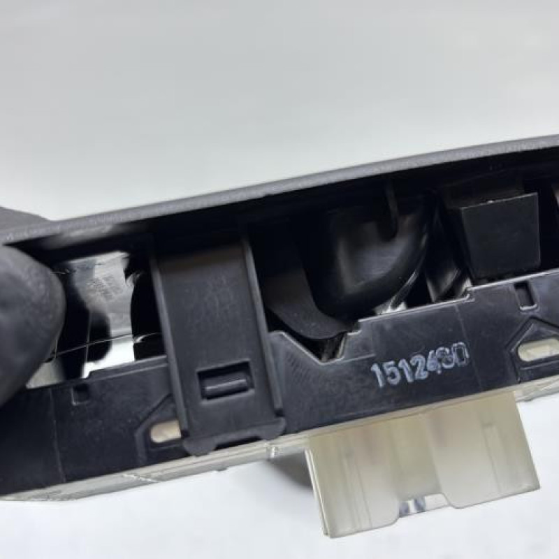 Interrupteur de leve vitre avant droit RENAULT KADJAR Photo n°5