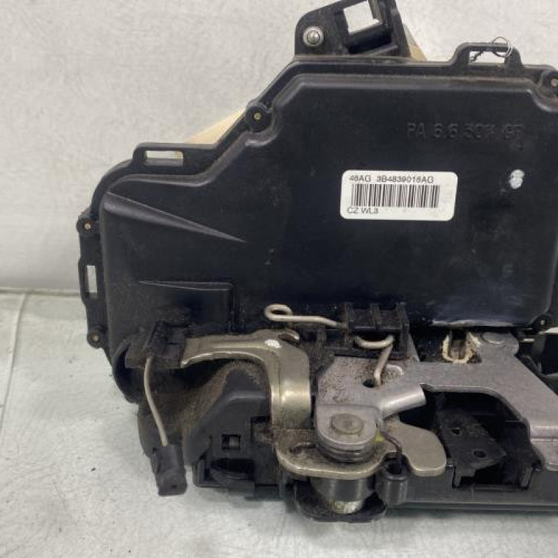 Serrure arriere droit VOLKSWAGEN POLO 4 Photo n°3