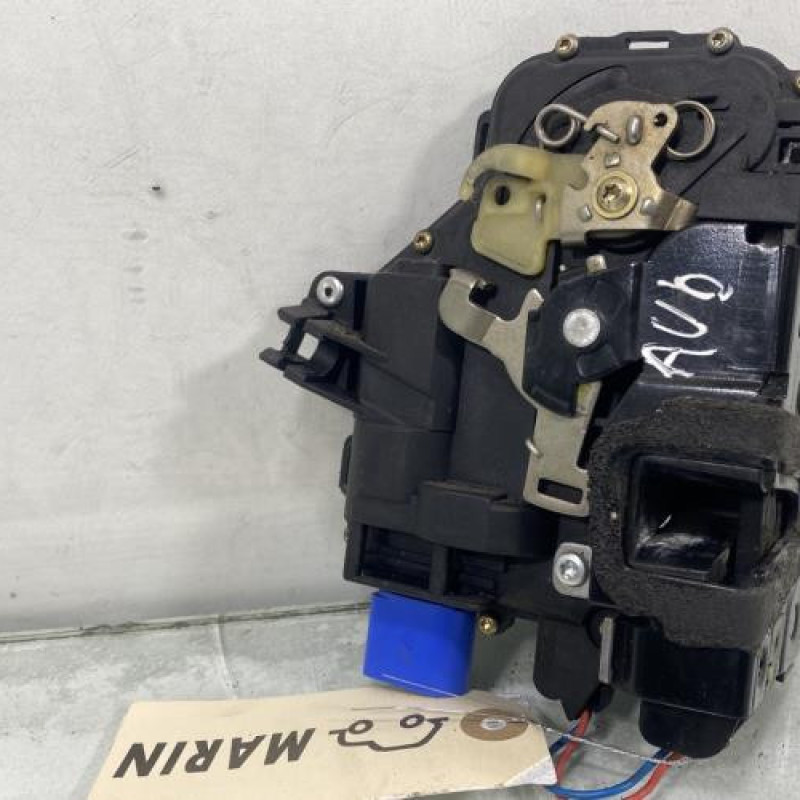 Serrure avant droit VOLKSWAGEN POLO 4 Photo n°1