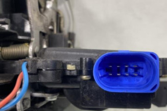 Serrure avant droit VOLKSWAGEN POLO 4