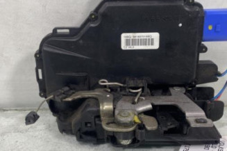 Serrure avant droit VOLKSWAGEN POLO 4