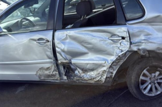 Serrure avant droit VOLKSWAGEN POLO 4