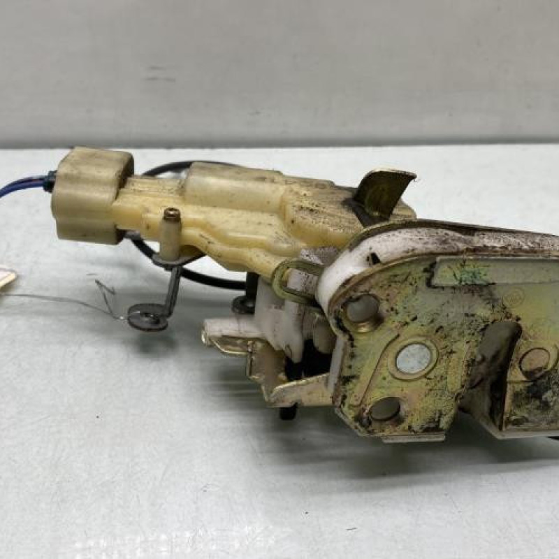 Serrure arriere gauche TOYOTA YARIS 1 Photo n°1