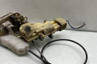 Serrure arriere gauche TOYOTA YARIS 1