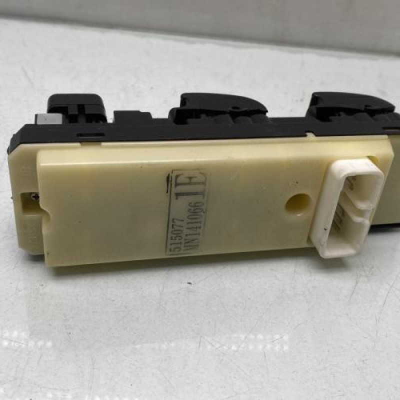 Interrupteur de leve vitre avant gauche MITSUBISHI GRANDIS Photo n°2