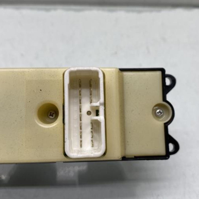 Interrupteur de leve vitre avant gauche MITSUBISHI GRANDIS Photo n°3