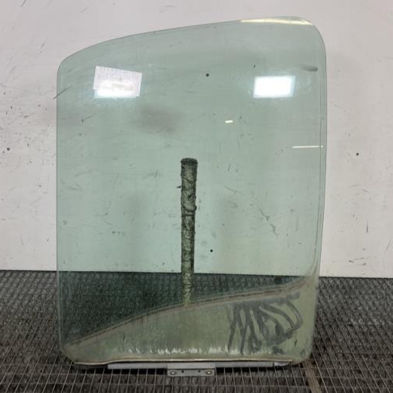 Vitre avant gauche RENAULT MASCOTT Photo n°1