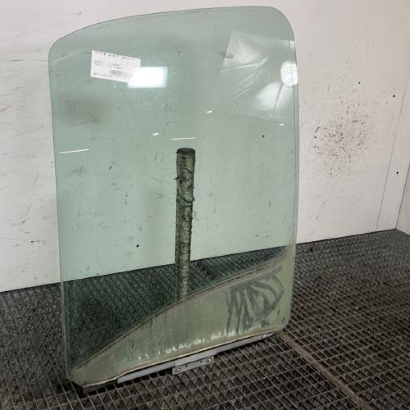 Vitre avant gauche RENAULT MASCOTT Photo n°2