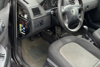 Vitre avant gauche SKODA FABIA 1