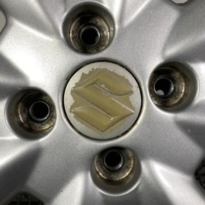 Jante SUZUKI LIANA Photo n°2