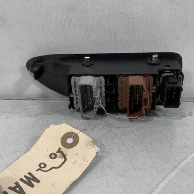 Interrupteur de leve vitre avant gauche RENAULT VEL SATIS Photo n°3