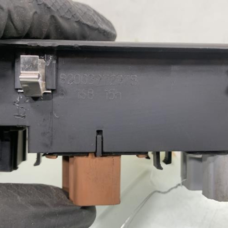 Interrupteur de leve vitre avant gauche RENAULT VEL SATIS Photo n°4