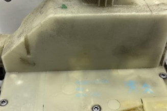 Serrure arriere droit PEUGEOT 208 1