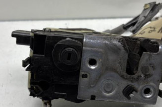 Serrure arriere droit PEUGEOT 208 1