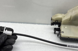 Serrure avant droit PEUGEOT 208 1