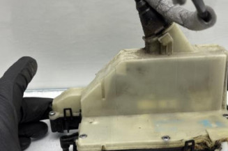 Serrure avant droit PEUGEOT 208 1