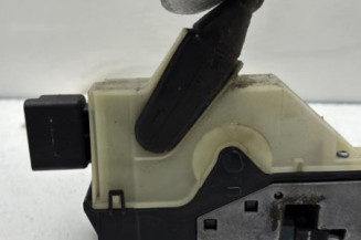 Serrure avant droit PEUGEOT 208 1