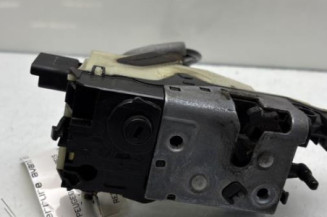 Serrure avant droit PEUGEOT 208 1