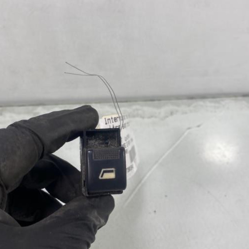 Interrupteur de leve vitre avant droit PEUGEOT 406 Photo n°1