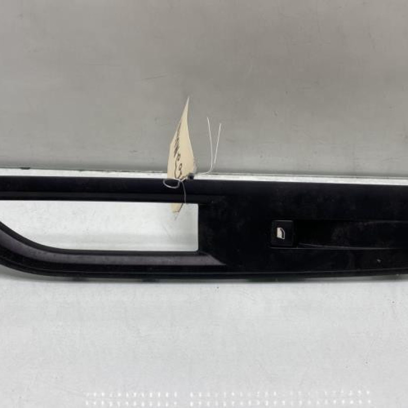 Interrupteur de leve vitre avant droit PEUGEOT 5008 2 Photo n°1