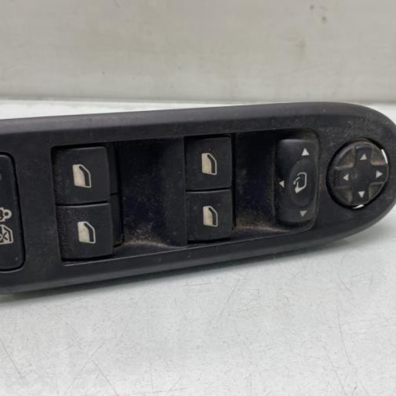 Interrupteur de leve vitre avant gauche PEUGEOT 508 1 Photo n°1