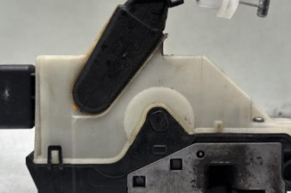 Serrure avant droit PEUGEOT 208 1