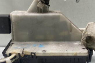 Serrure avant gauche PEUGEOT 208 1