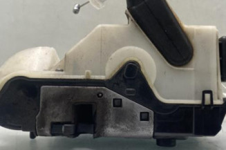 Serrure avant gauche PEUGEOT 208 1