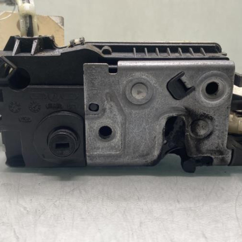 Serrure avant gauche PEUGEOT 208 1 Photo n°4