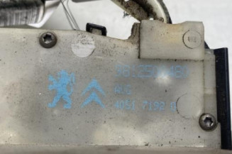 Serrure avant gauche PEUGEOT 208 1