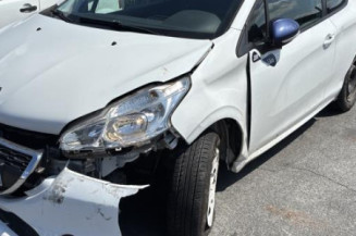 Serrure avant gauche PEUGEOT 208 1