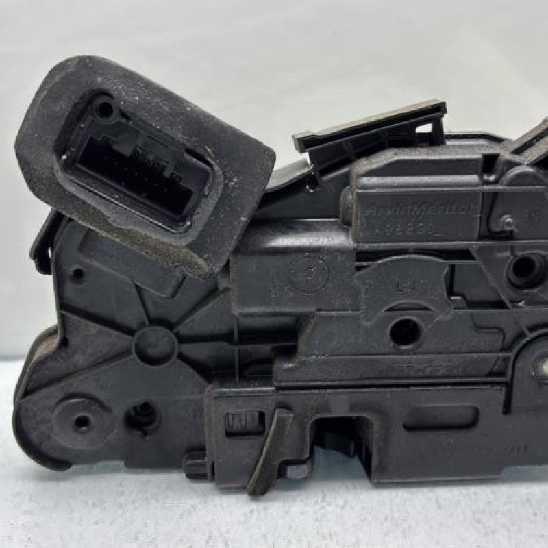 Serrure avant gauche VOLKSWAGEN POLO 5 Photo n°4