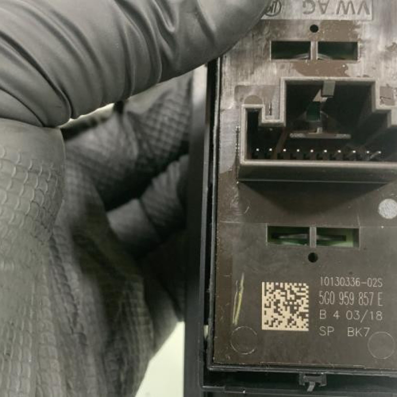 Interrupteur de leve vitre avant gauche VOLKSWAGEN GOLF 7 Photo n°4