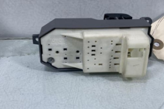 Interrupteur de leve vitre avant gauche TOYOTA YARIS 2
