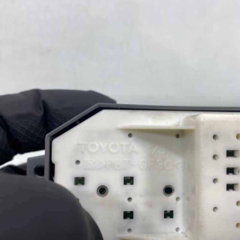 Interrupteur de leve vitre avant gauche TOYOTA YARIS 2 Photo n°5
