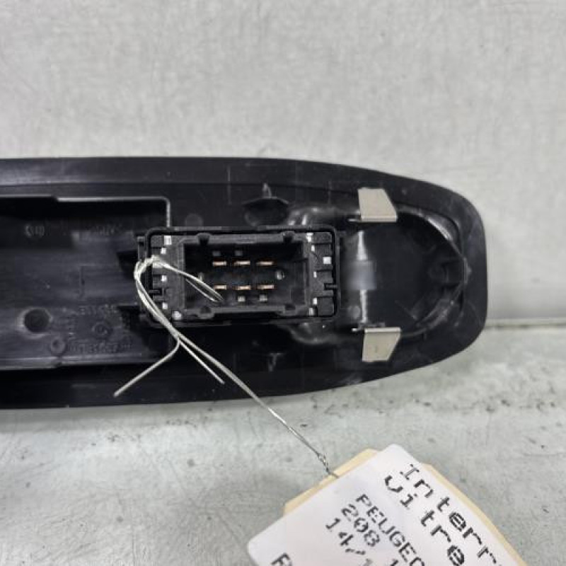 Interrupteur de leve vitre avant droit PEUGEOT 208 1 Photo n°4