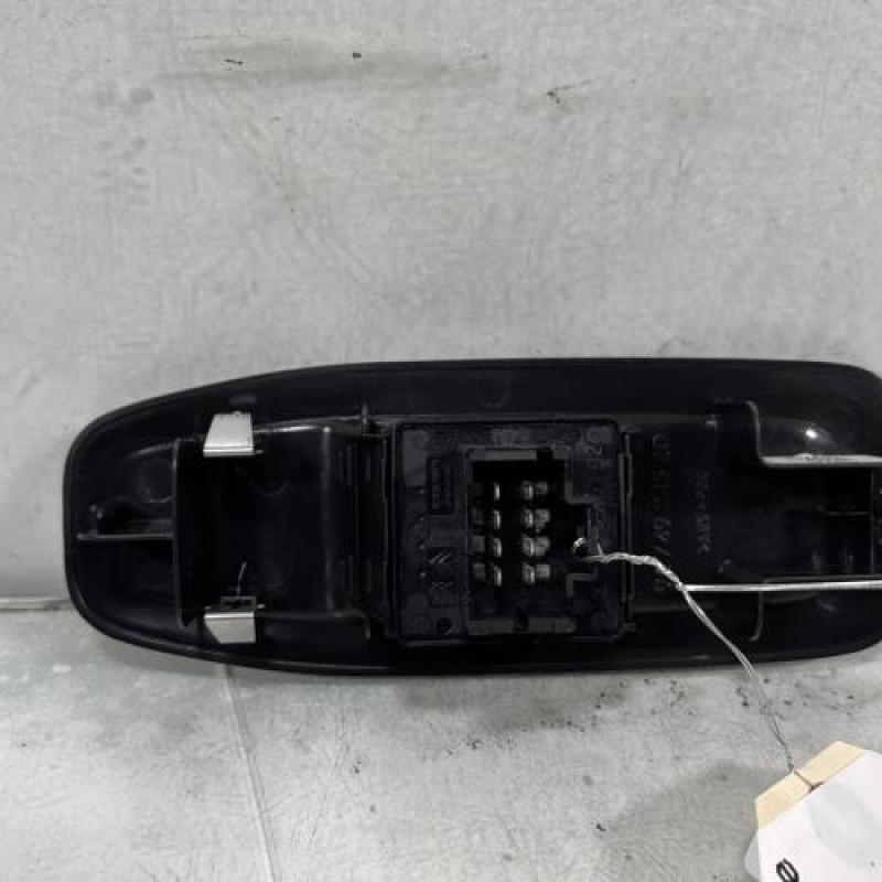 Interrupteur de leve vitre avant gauche PEUGEOT 208 1 Photo n°4