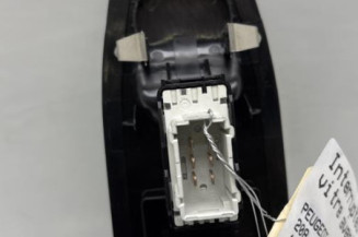 Interrupteur de leve vitre avant droit PEUGEOT 208 1