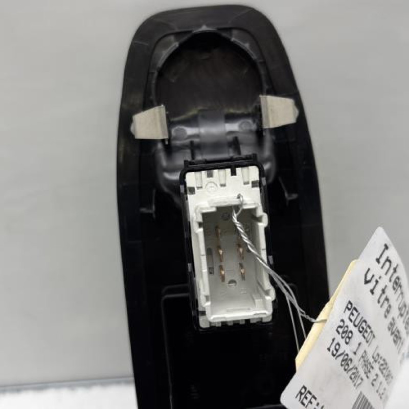 Interrupteur de leve vitre avant droit PEUGEOT 208 1 Photo n°4