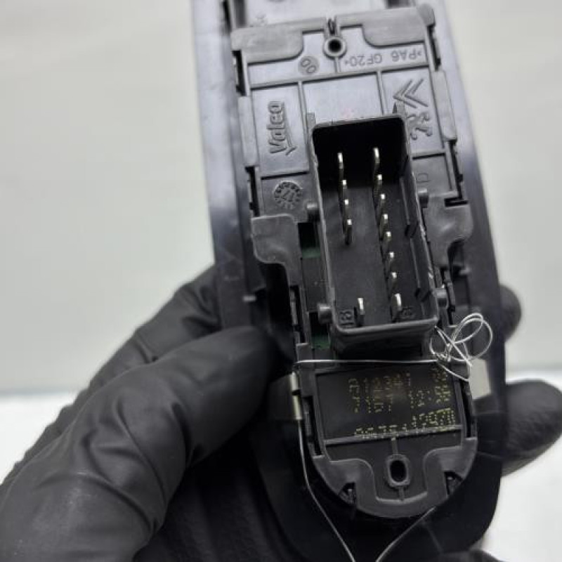 Interrupteur de leve vitre avant gauche PEUGEOT 208 1 Photo n°6